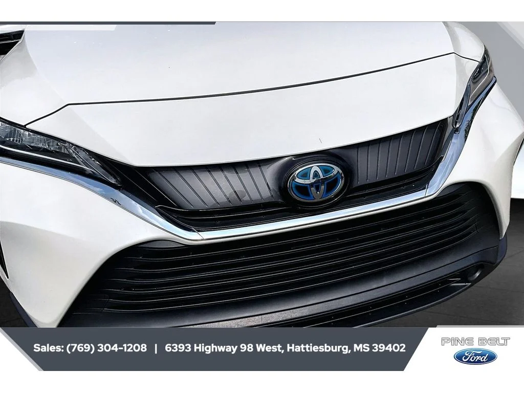 Used 2021 Blizzard Pearl Toyota LE image 22
