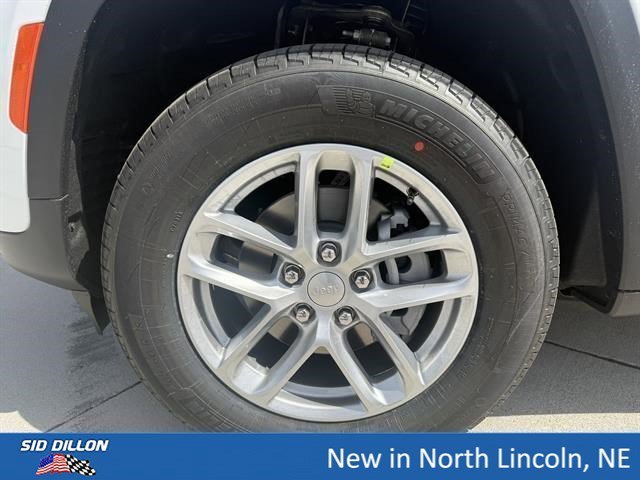 New 2026 Bright White Clearcoat Jeep Laredo image 5