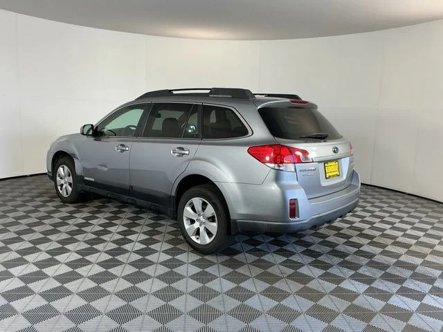 Used 2010  Subaru 2.5i Premium image 7