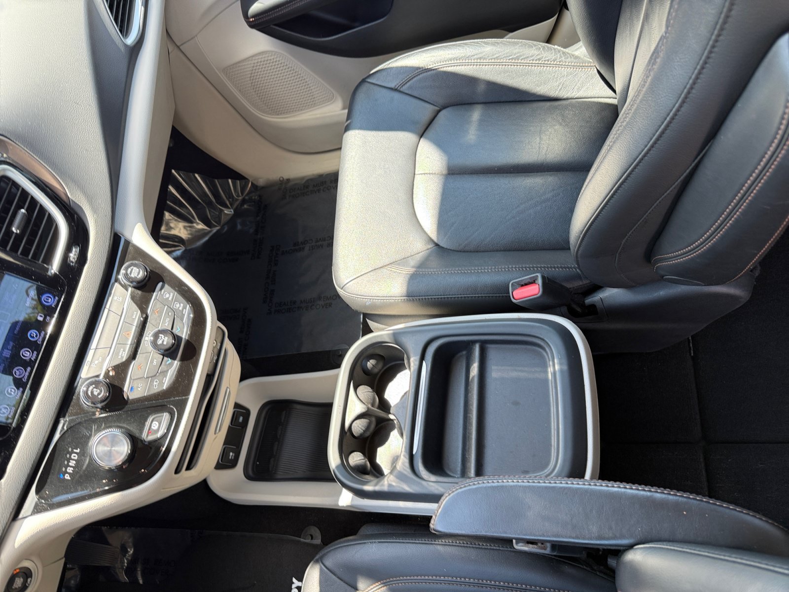 Used 2017 Molten Silver Chrysler Touring L image 14