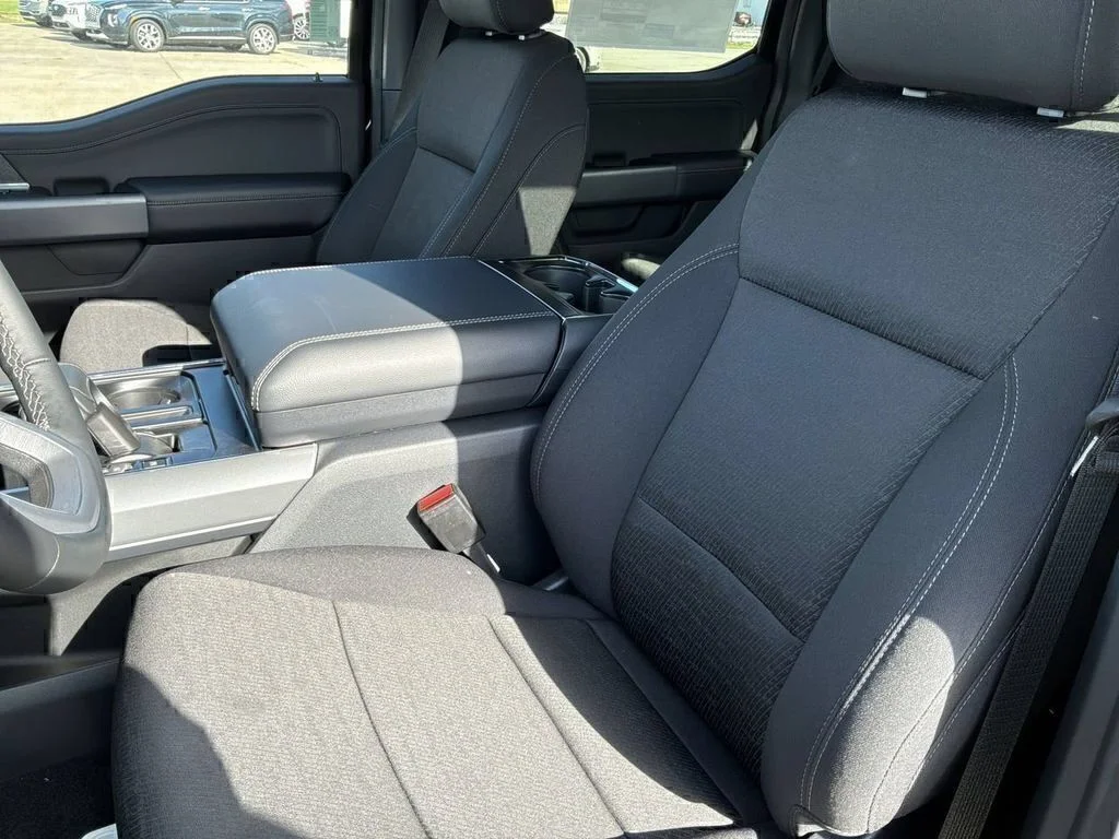New 2026 Agate Black Metallic Ford XLT image 12