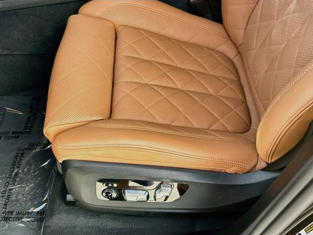 Used 2025 Green BMW xDrive40i image 20