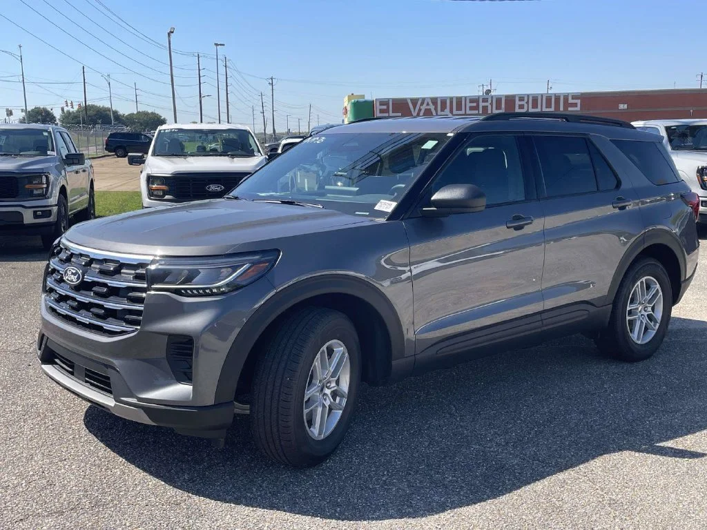 New 2027 Gray Ford Active image 7