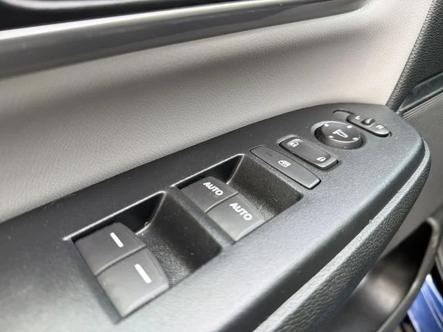 Used 2018  Honda Touring image 13