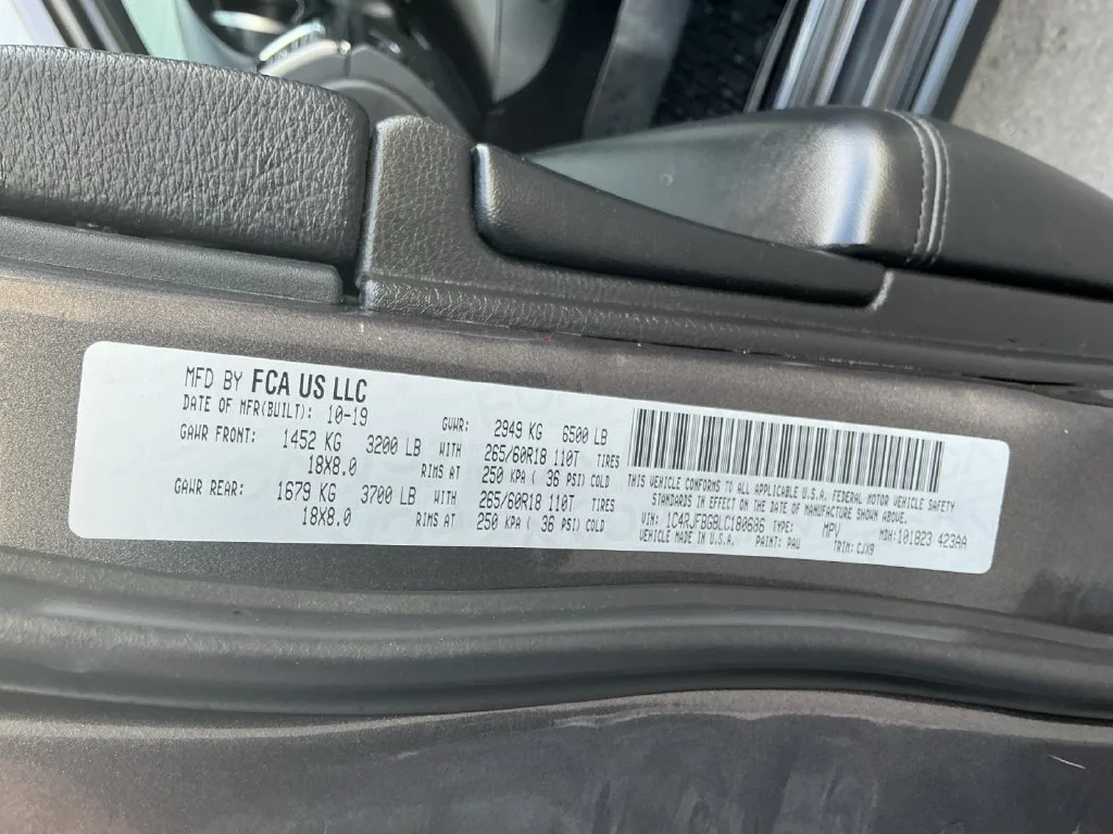 Used 2020 Gray Jeep Limited image 31