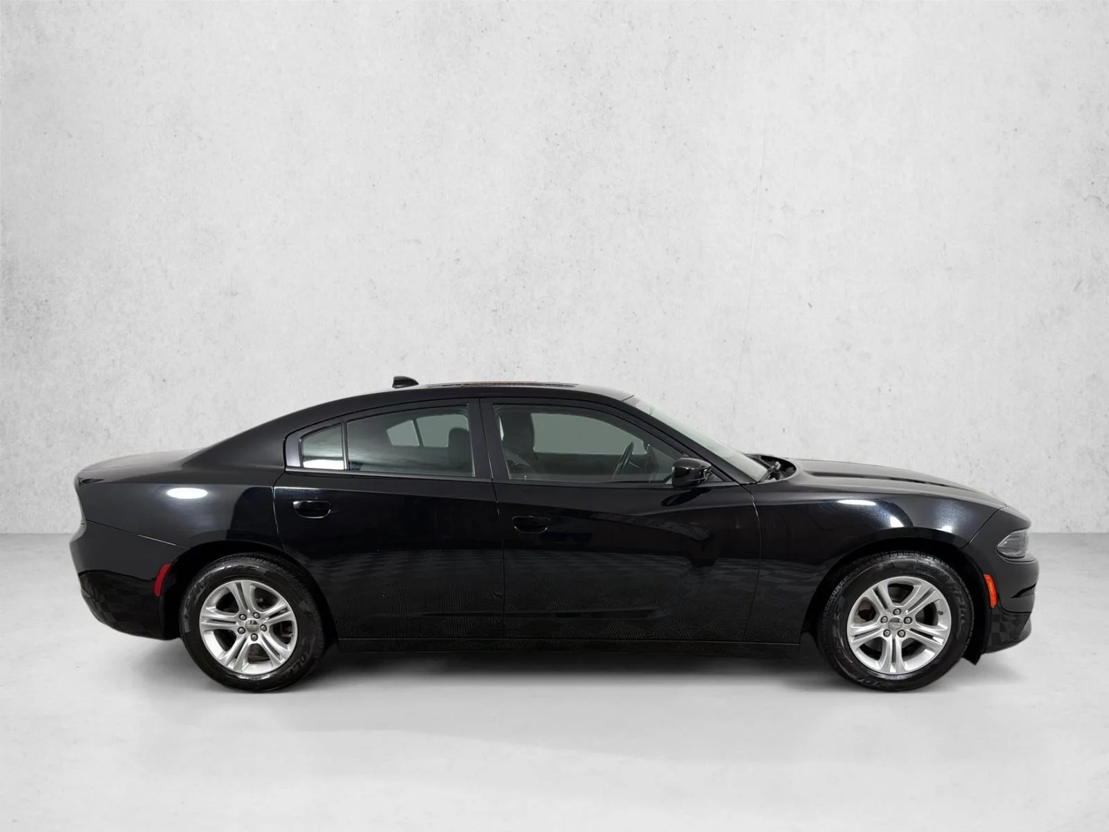 Used 2023 Black Dodge SXT image 2