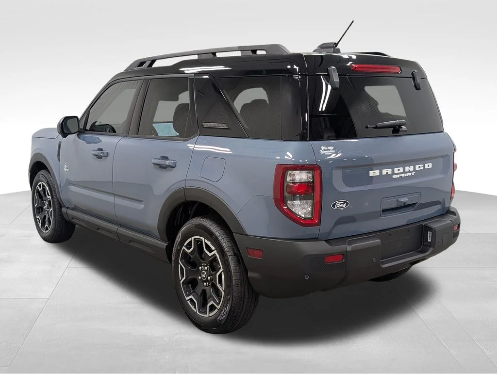 New 2026 Azure Gray Metallic Tri-Coat Ford Outer Banks® image 21