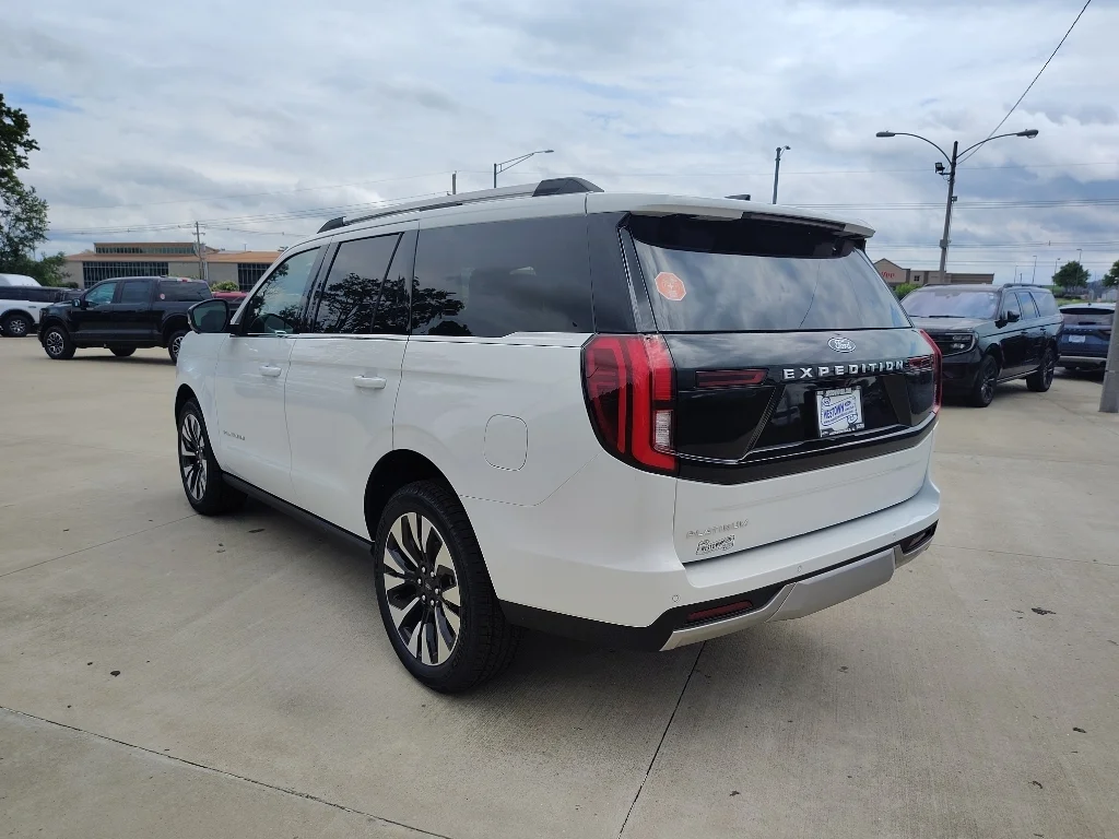 New 2026 Oxford White Ford Platinum® image 7