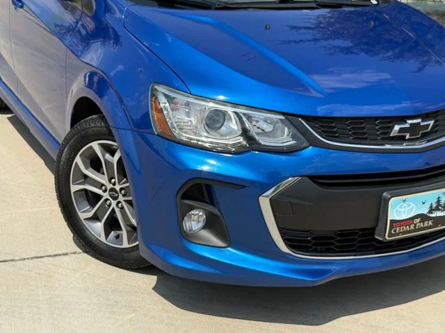 Used 2018 Blue Metallic Chevrolet LT image 4
