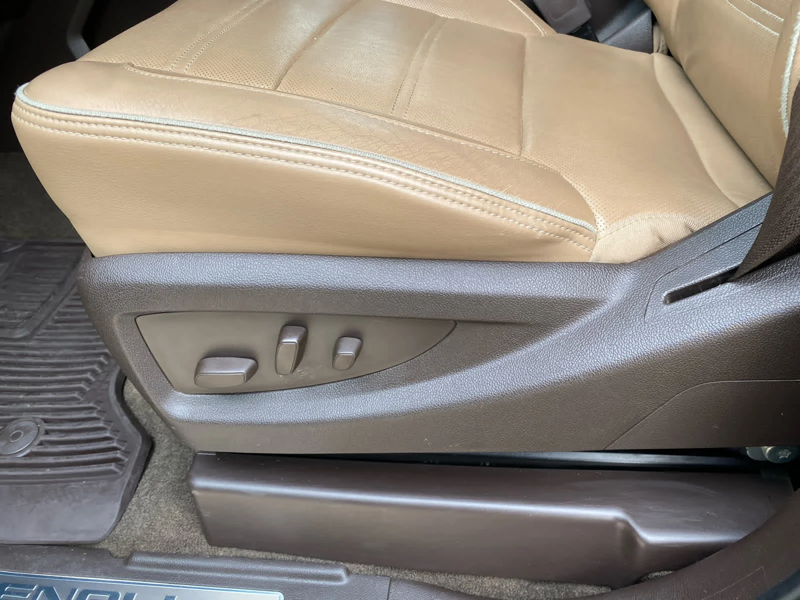 Used 2018 ONYX BLACK GMC Denali image 11