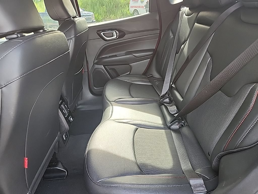 Used 2025 Red Hot Pearlcoat Jeep Trailhawk image 22