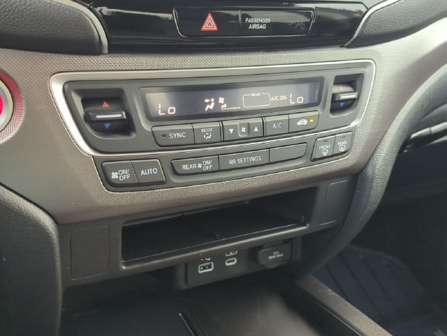 Certified Used 2025 Solar Silver Metallic Honda Sport image 17