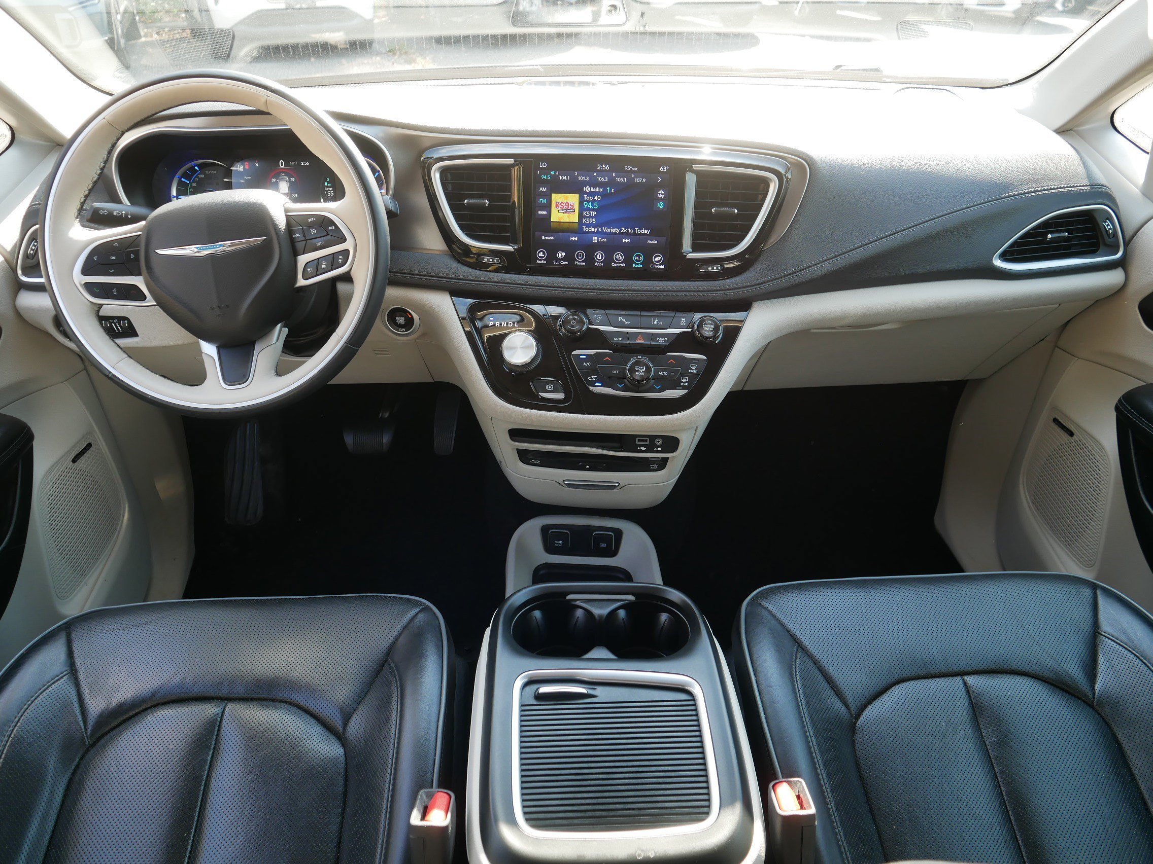 Used 2018 Granite Crystal Metallic Clearcoat Chrysler Hybrid Limited image 10