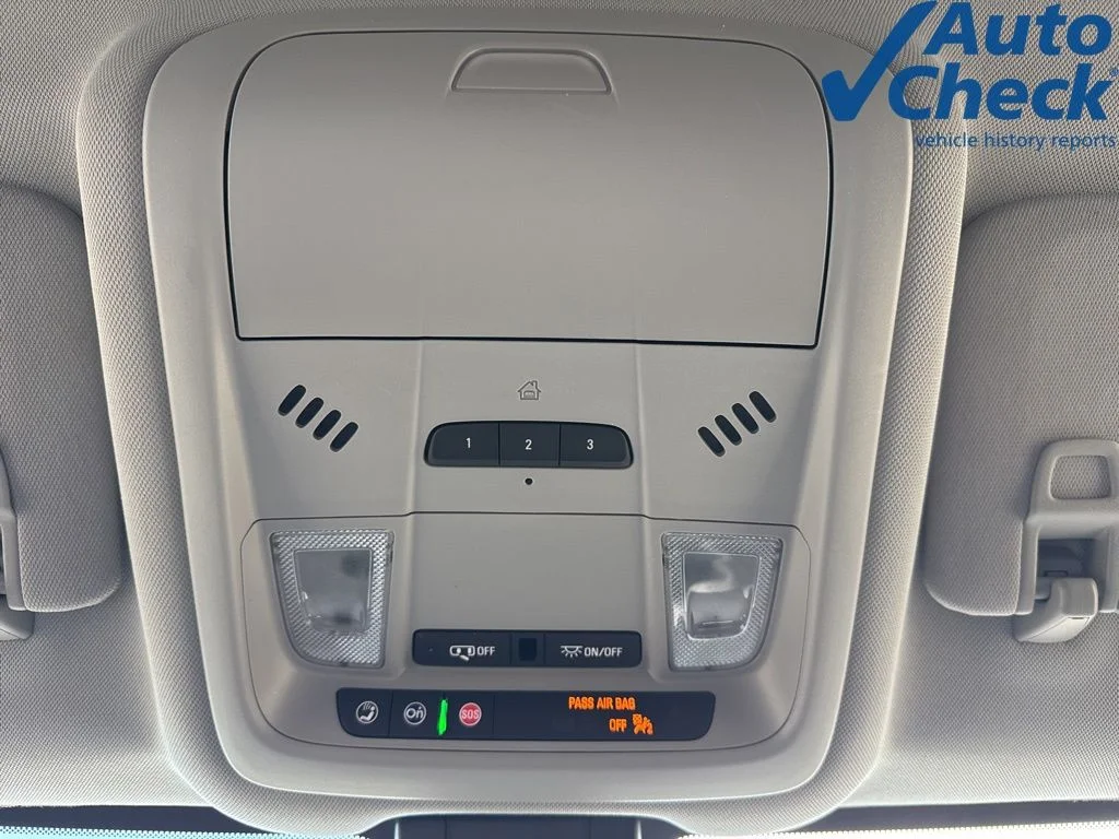 Used 2024 White GMC SLT image 19
