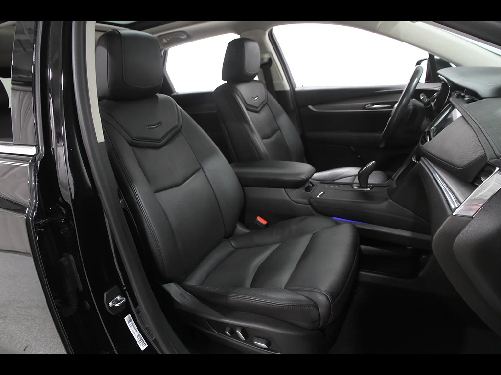 Used 2019 Stellar Black Metallic Cadillac Luxury image 19