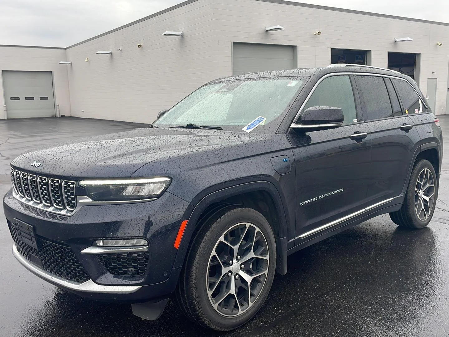 Used 2022 Midnight Sky Jeep Summit Reserve image 6