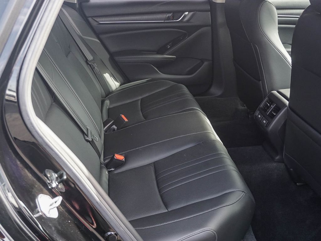 Used 2022  Honda Touring image 13