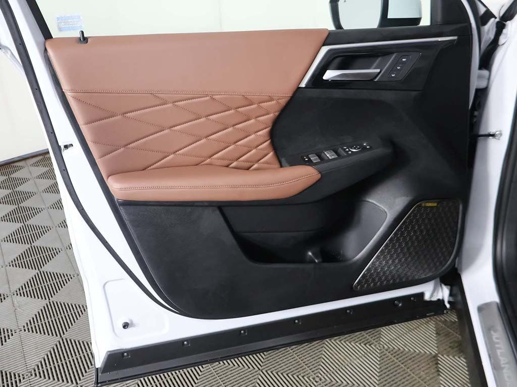 New 2026 White Mitsubishi SEL image 30