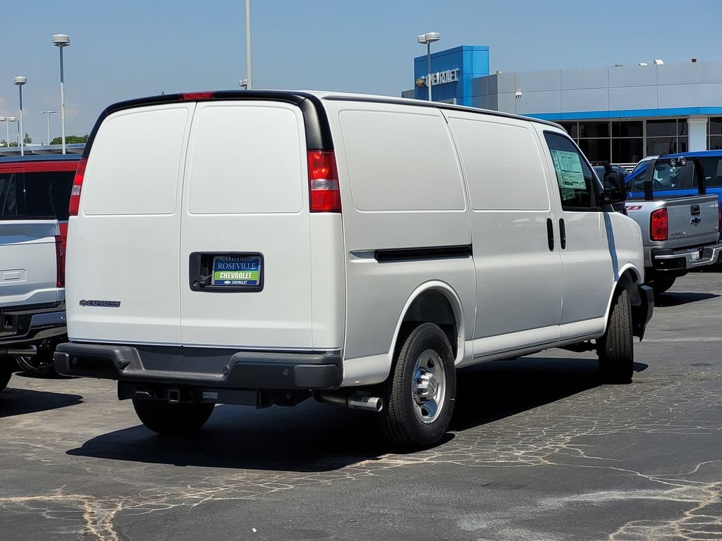 2026 Chevrolet Express Cargo 1WT view 4