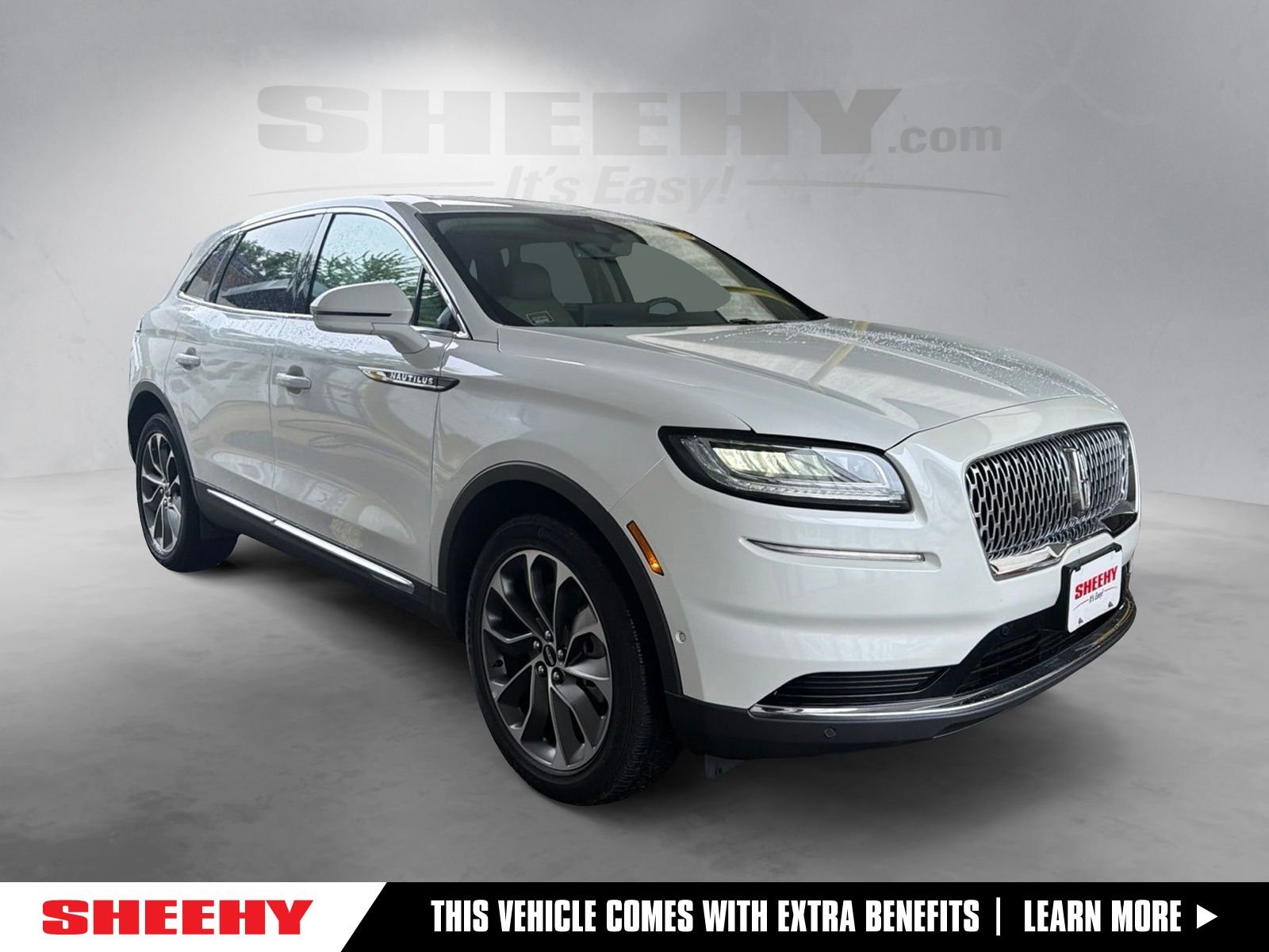 Used 2023 White Lincoln Reserve image 1