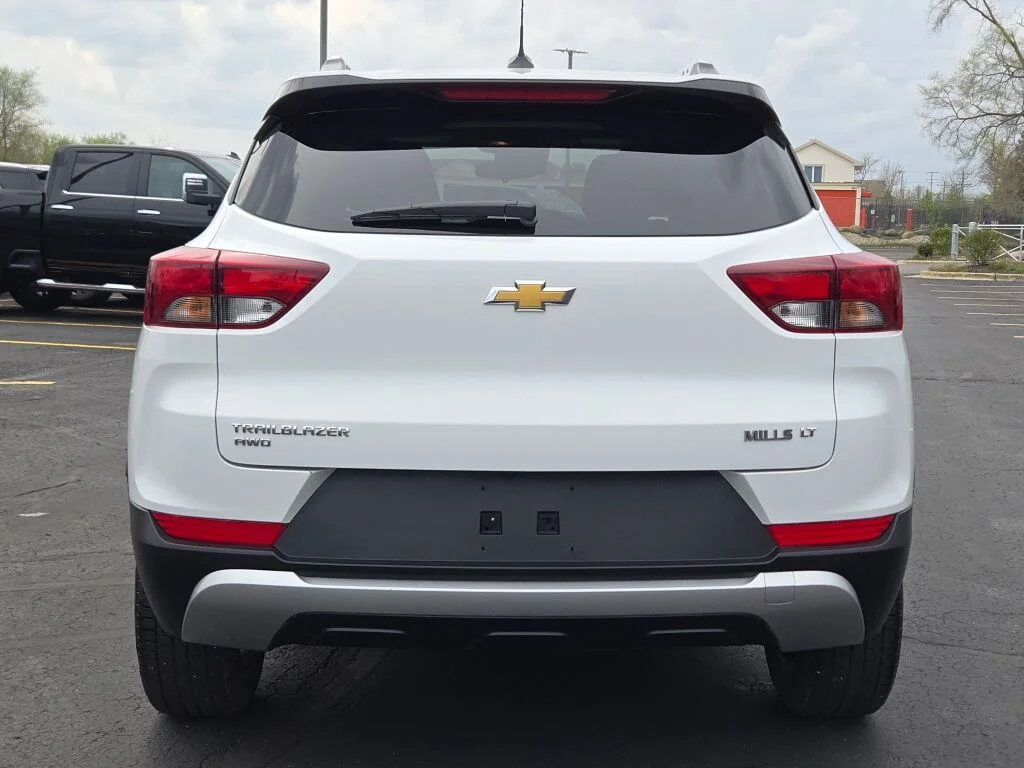 Used 2023 White Chevrolet LT image 12