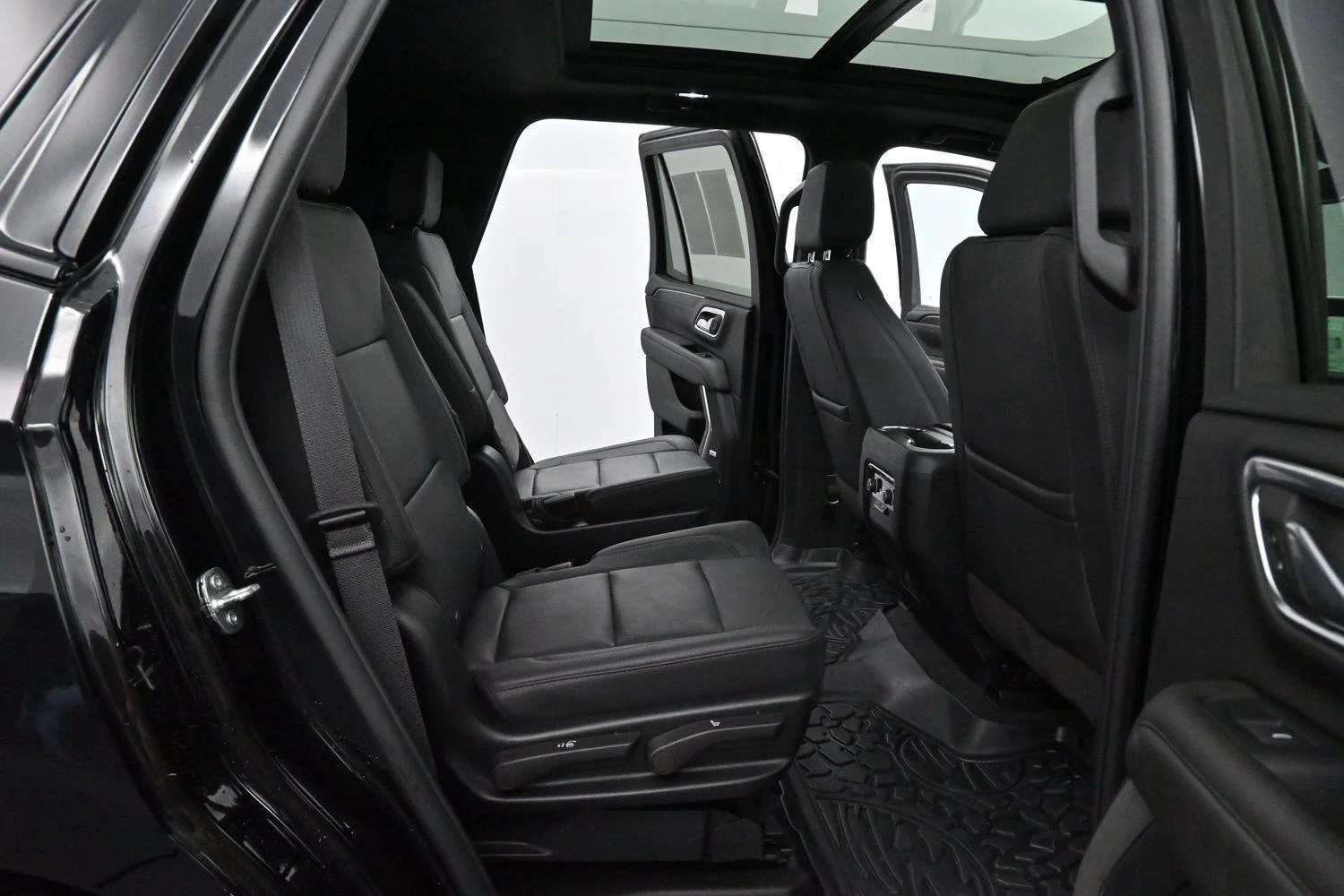 Used 2024 Black Chevrolet Z71 image 37