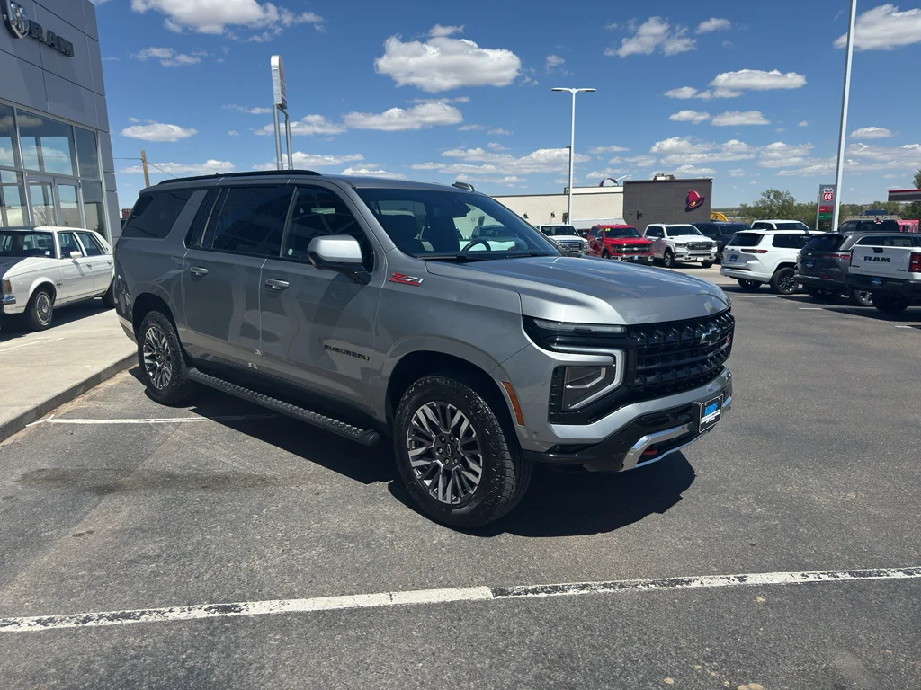 Used 2025 Gray Chevrolet Z71 image 7