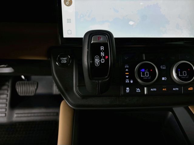 New 2026 White Land Rover X-Dynamic SE image 18