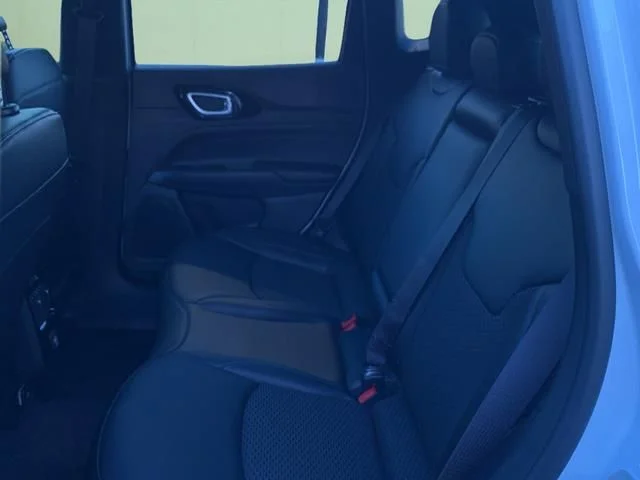 New 2026 White Jeep Latitude image 22