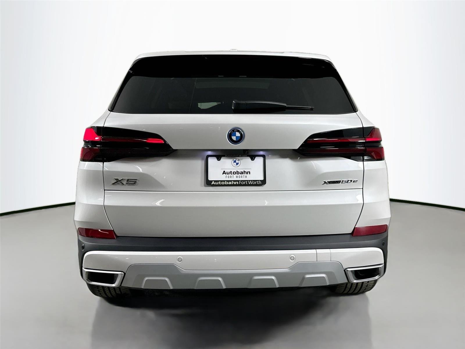 New 2026 Mineral White Metallic BMW xDrive50e image 7