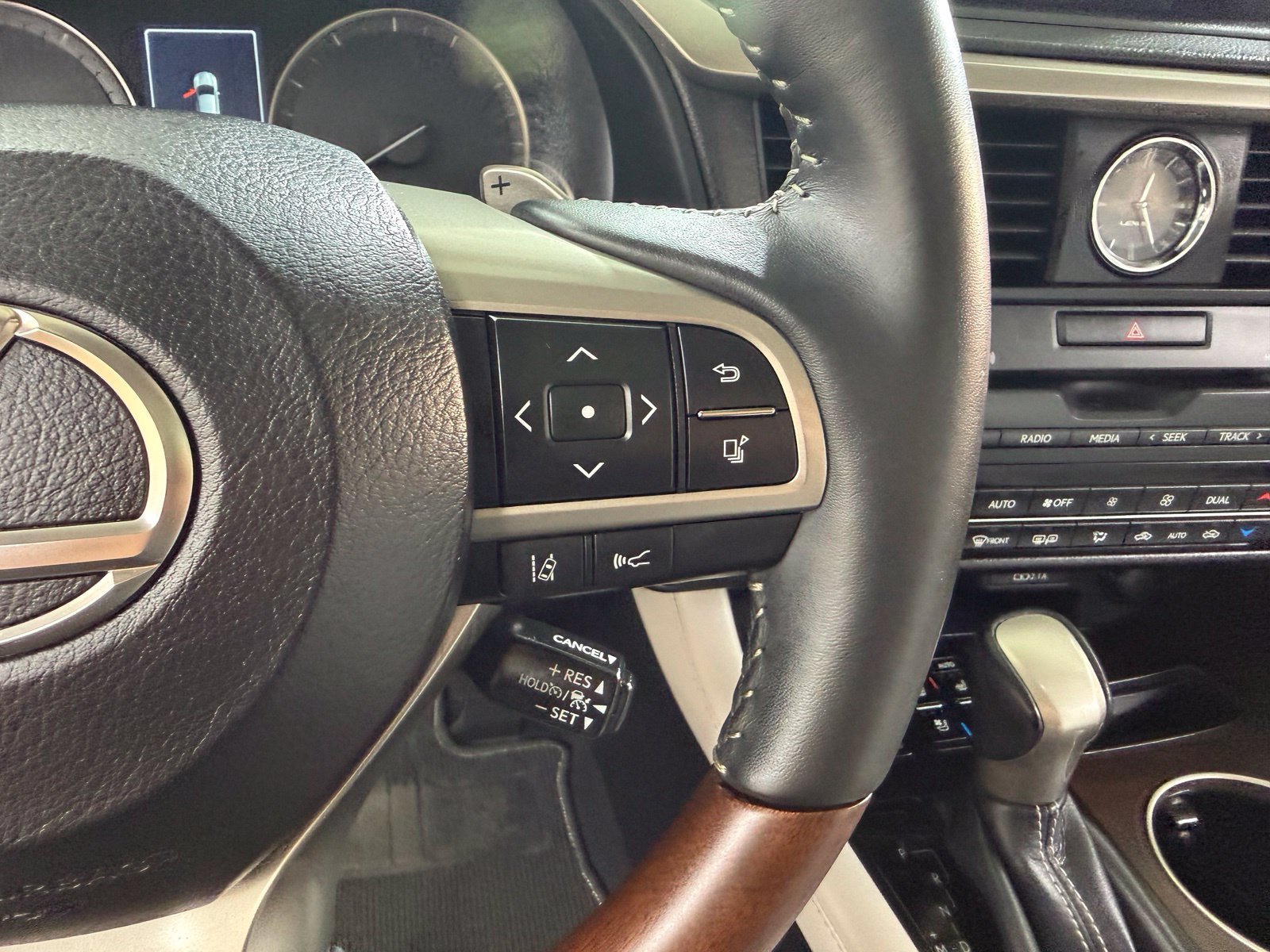 Used 2022 Silver Lexus 350 image 22