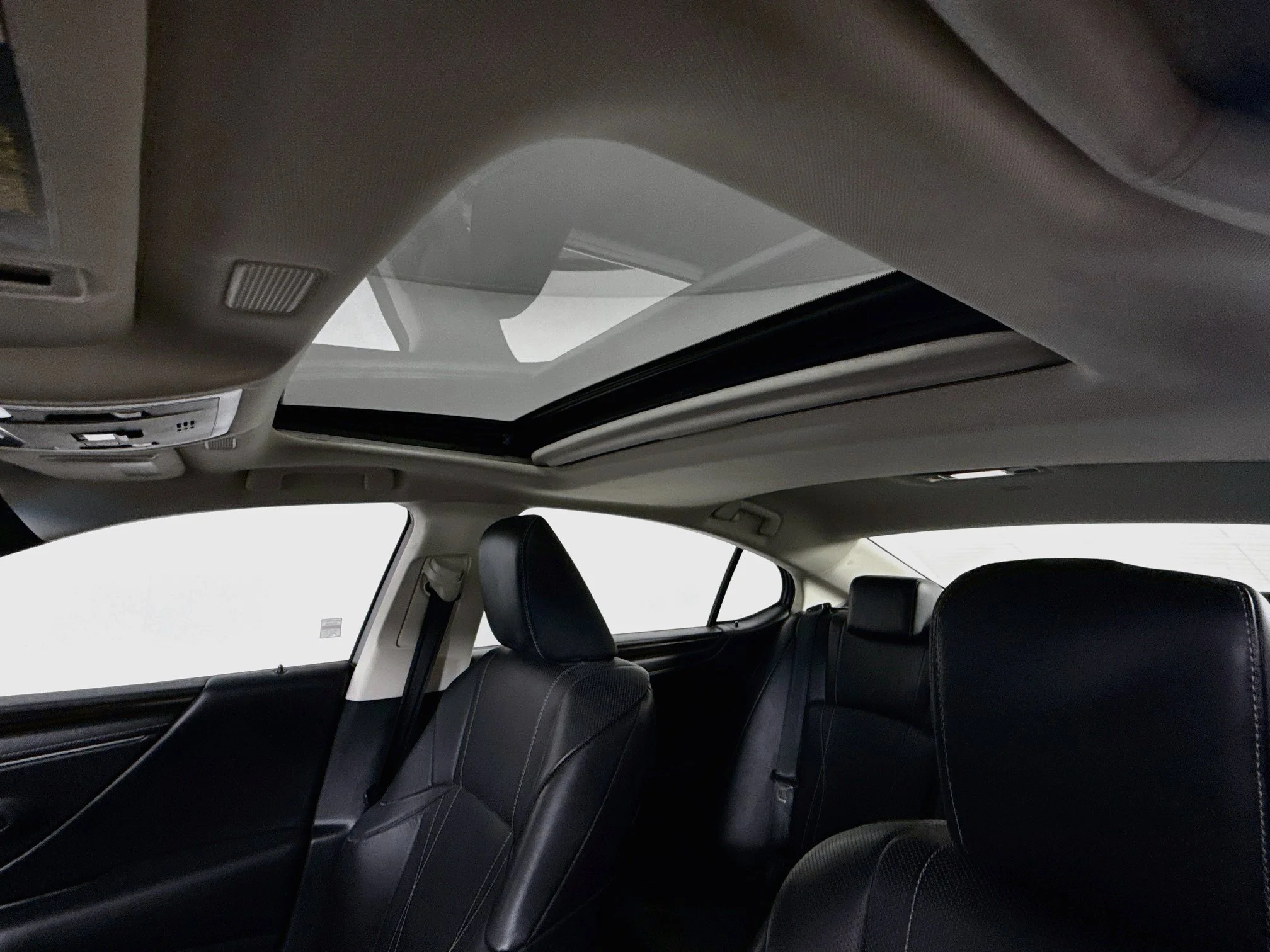 Used 2019 Silver Lexus 300h Luxury image 14