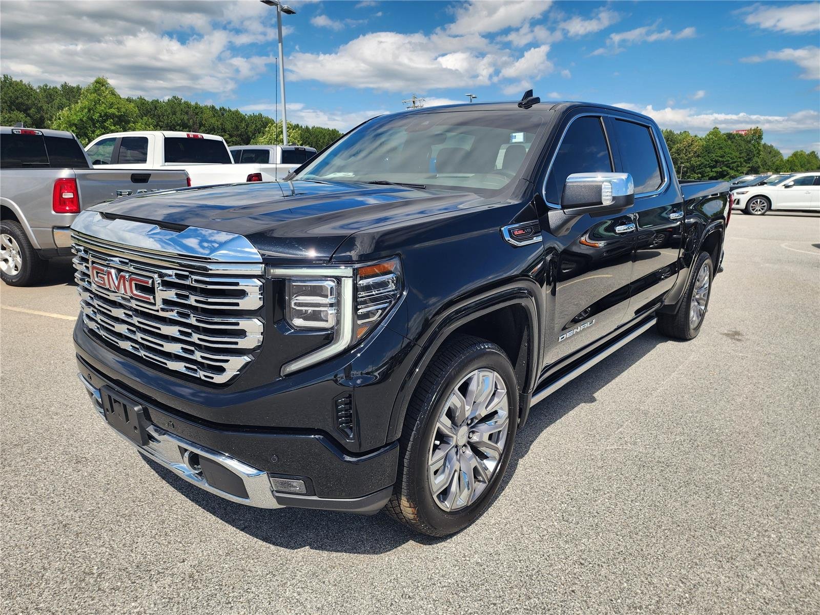 Used 2025 Onyx Black GMC Denali image 3