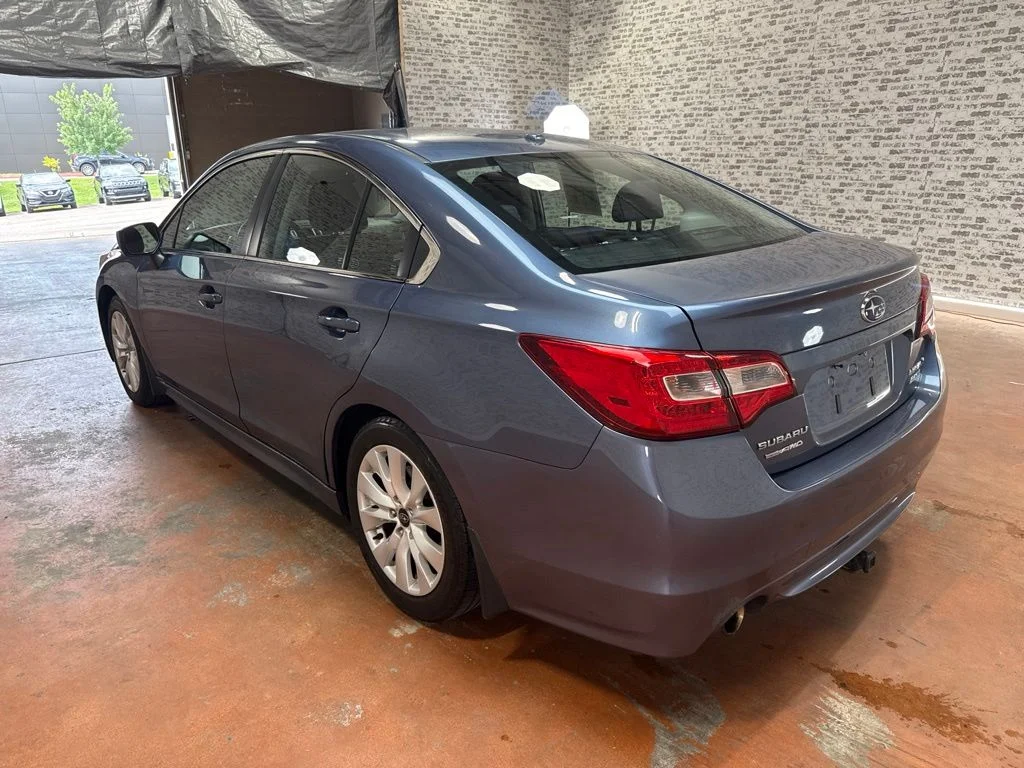 Used 2015 Twilight Blue Metallic Subaru 2.5i image 5