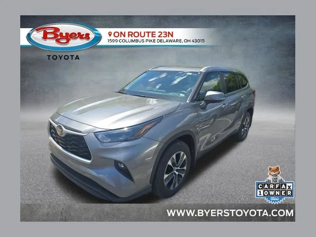 Used 2025  Toyota XLE image 1