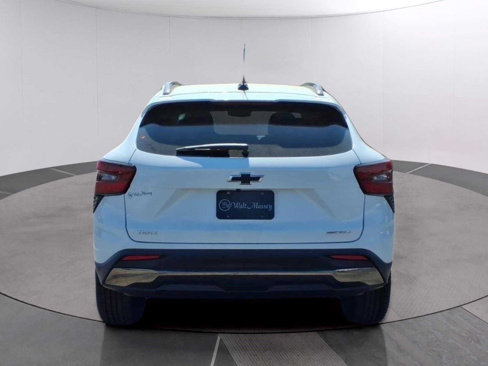 New 2026 Summit White Chevrolet ACTIV image 4