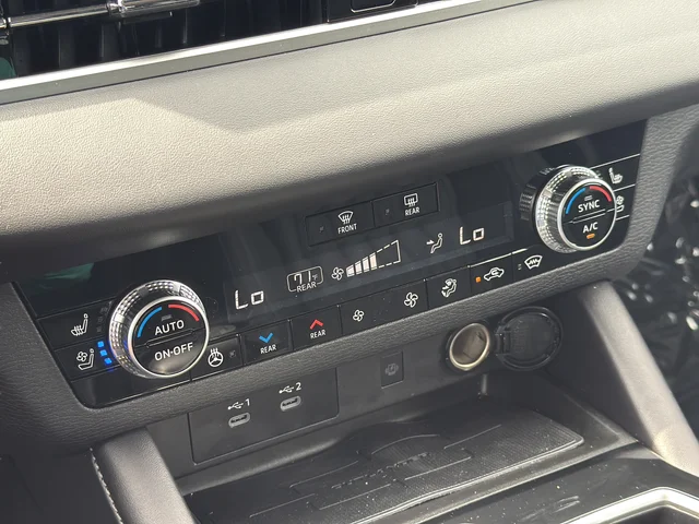 Used 2025 Silver Mitsubishi SEL image 30