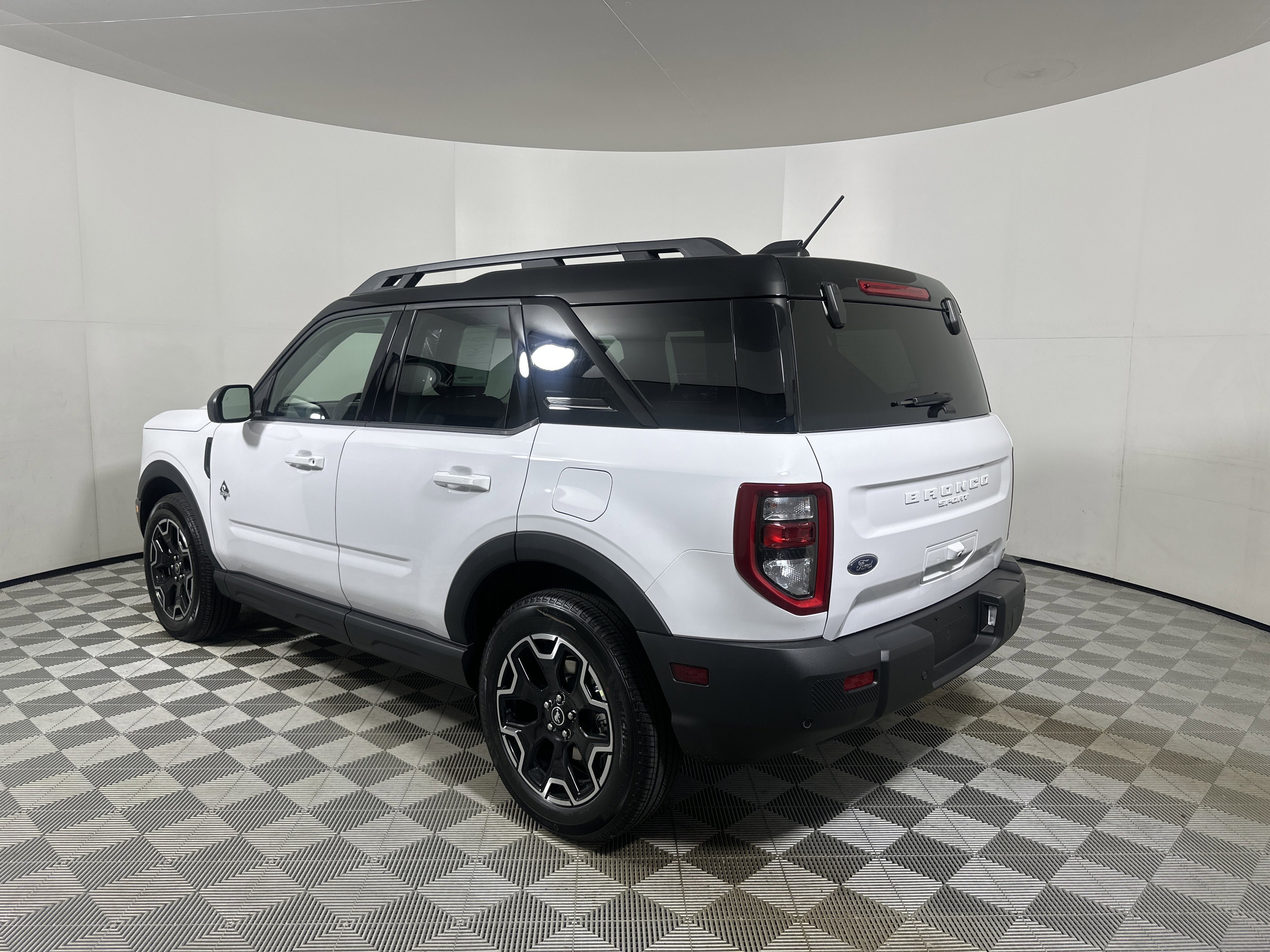 New 2025 OXFORD WHITE Ford Outer Banks image 5