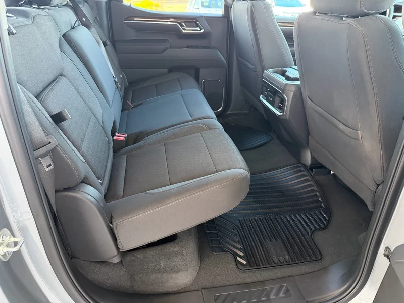 Used 2025 Sterling Metallic GMC Elevation image 21