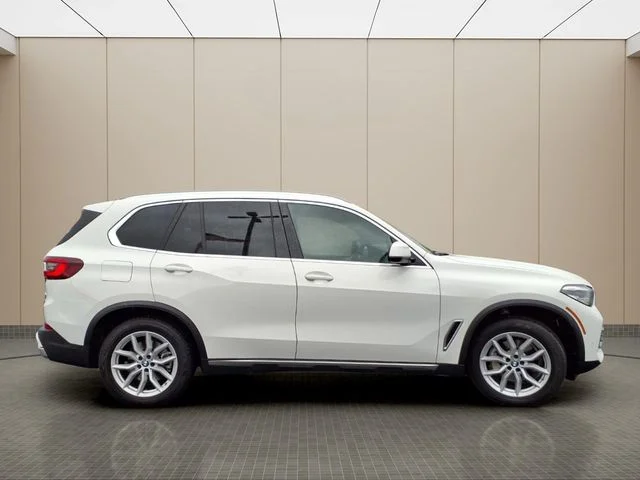 Used 2023 White BMW xDrive40i image 5