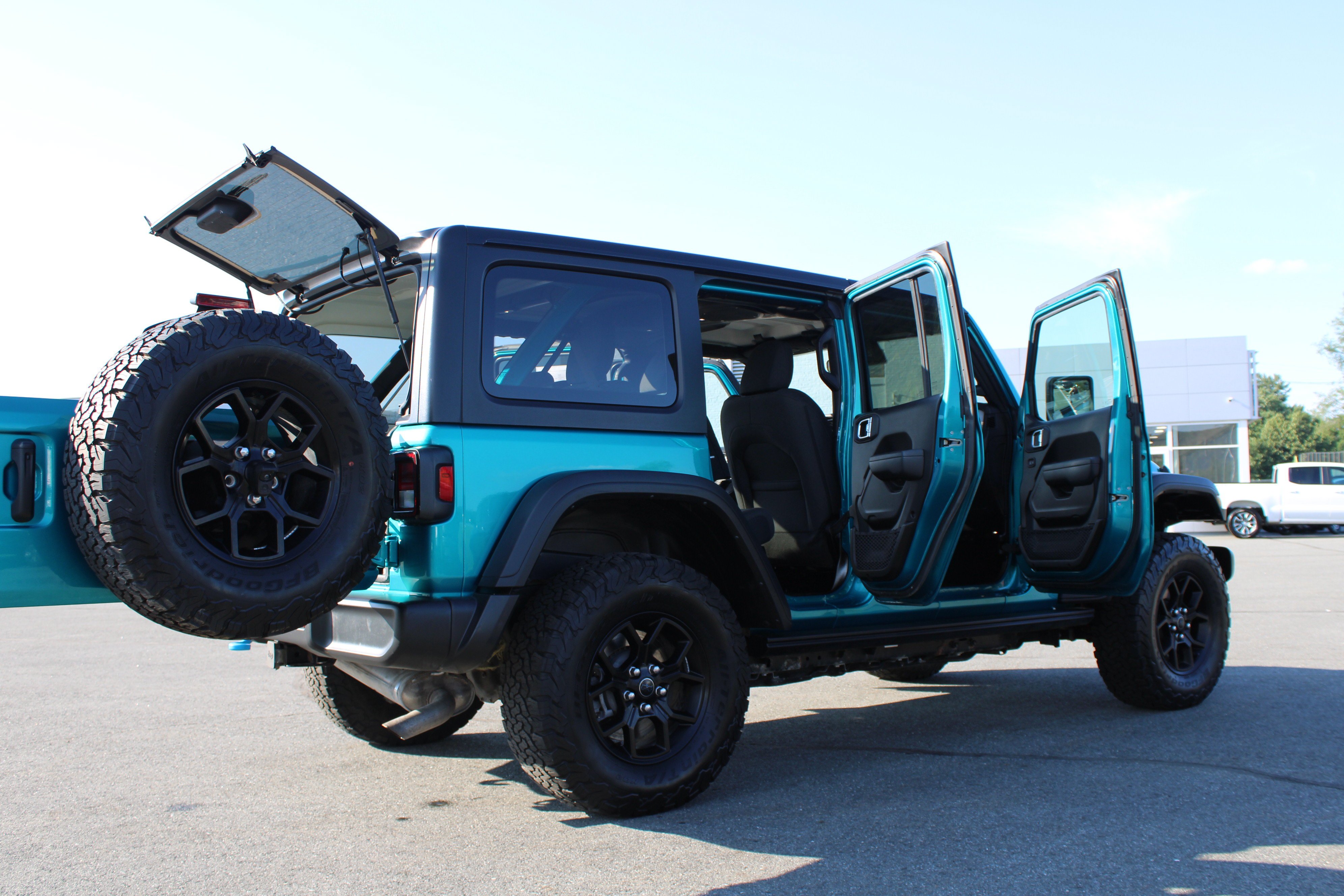 Used 2024 Bikini Pearl Coat Jeep Willys image 25