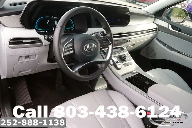 Used 2025 Black Hyundai SEL image 11