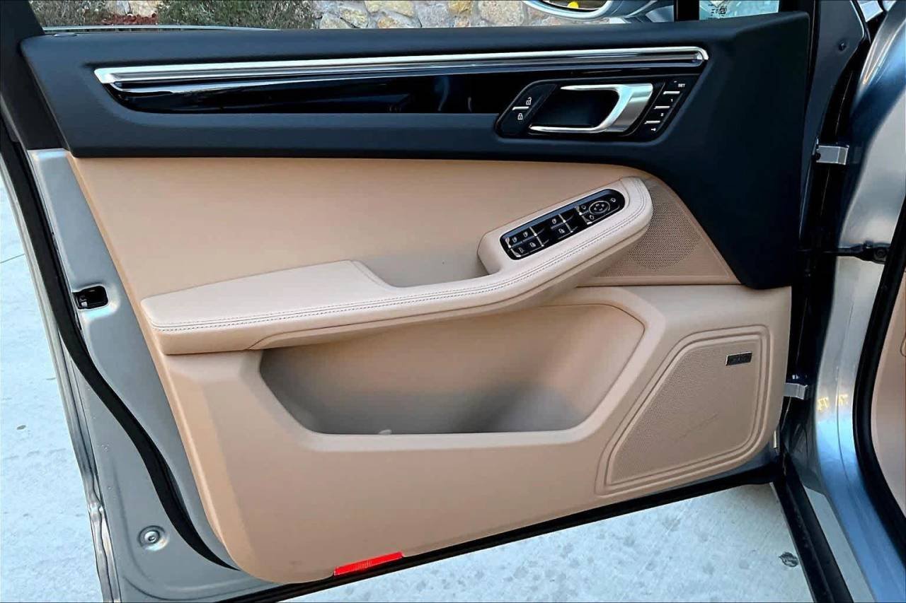 2026 Porsche Macan T - Photo 19