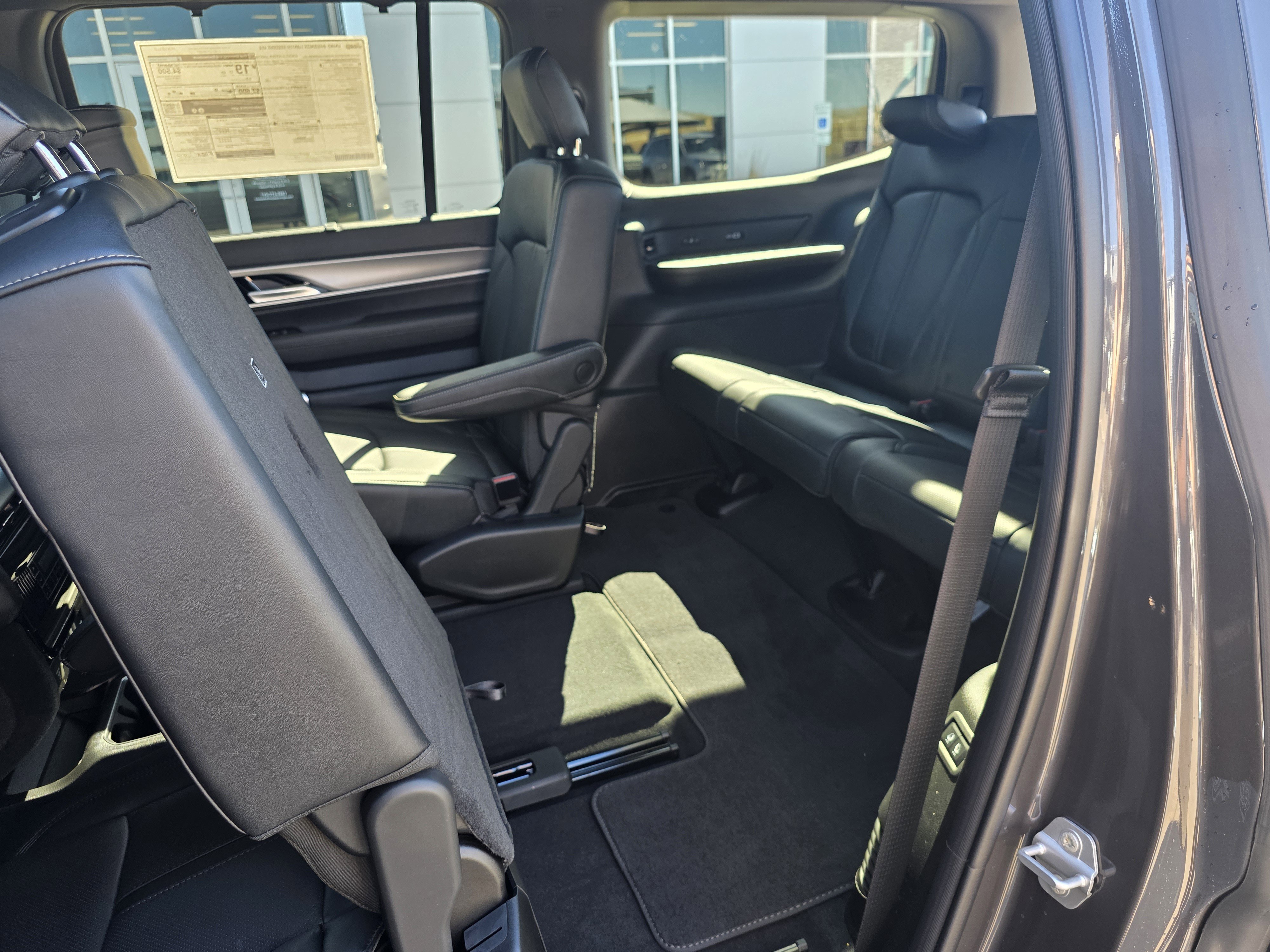 New 2026 Baltic-Gray Metallic Clear-Coat Exterior Paint Jeep Limited Reserve image 16
