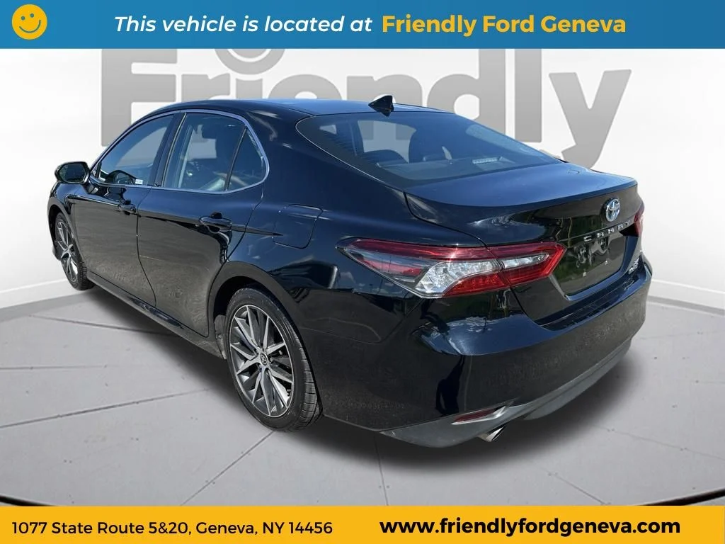 Used 2022 Midnight Black Metallic Toyota XLE image 4