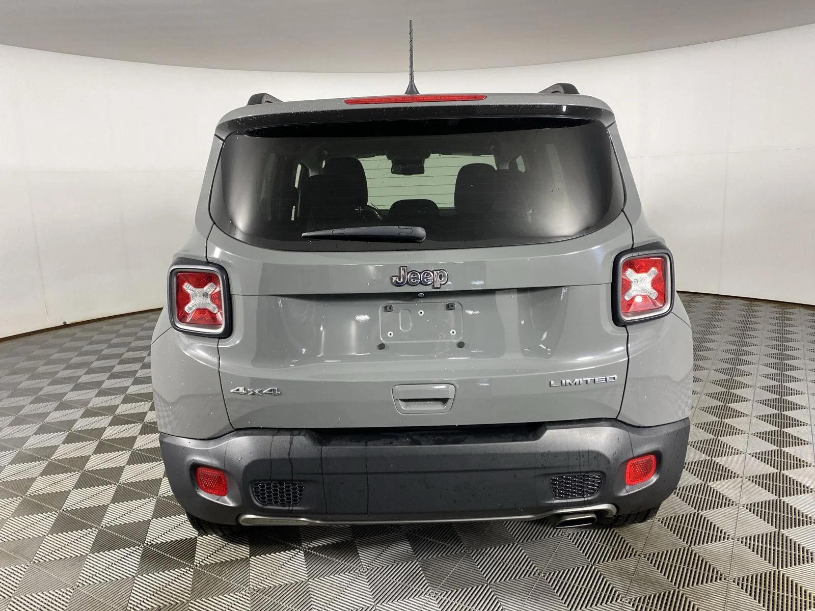 Used 2020 Sting-Gray Clearcoat Jeep Limited image 6
