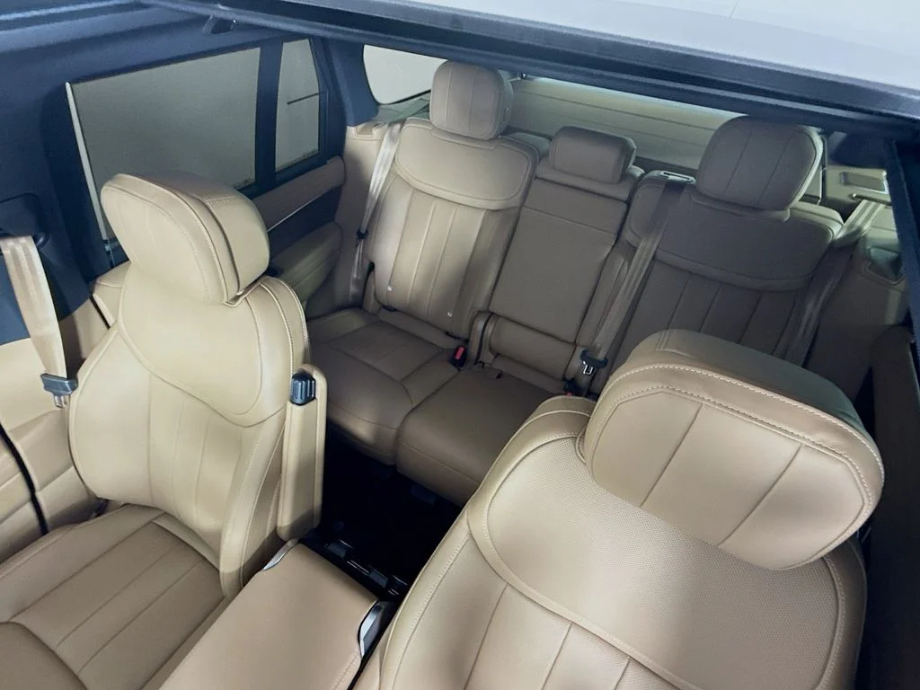 New 2026 Eiger Grey Land Rover SE image 14
