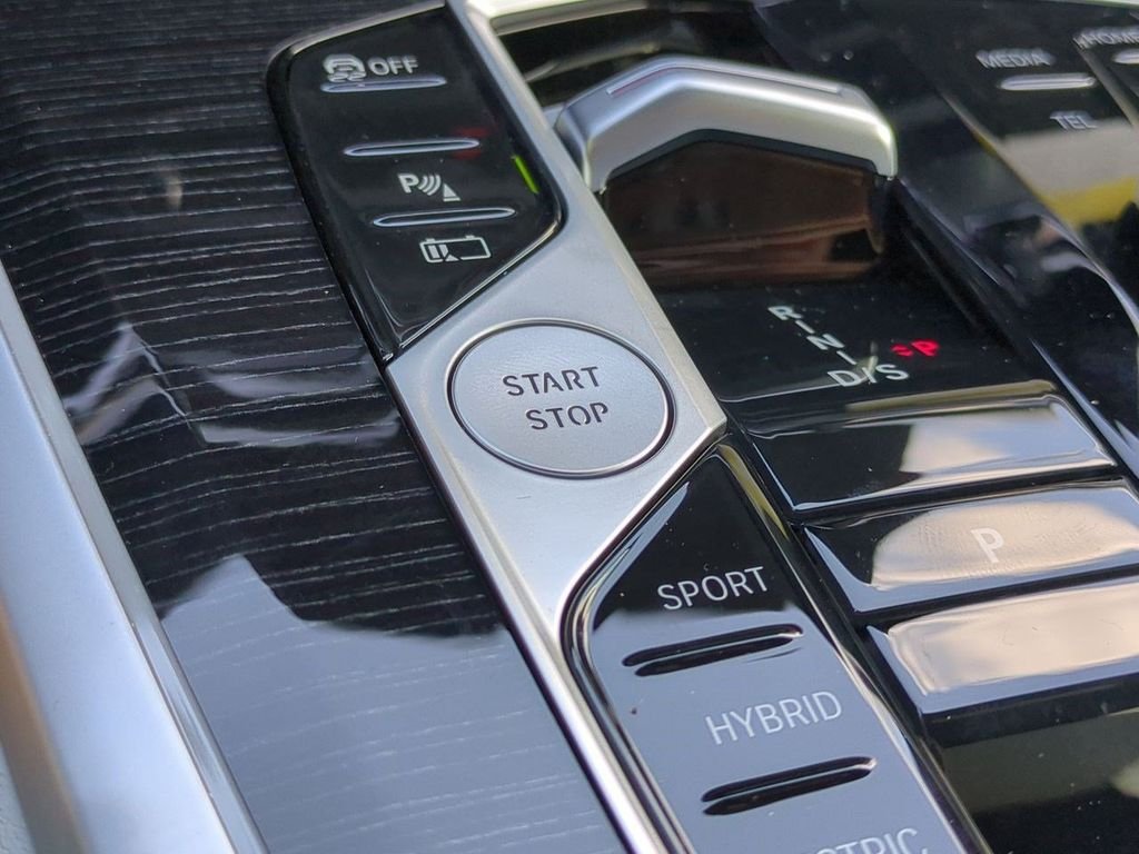 New 2026 White Metallic BMW xDrive50e image 28