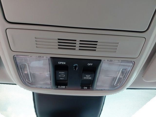 New 2026 Solar Silver Metallic Honda Touring image 22