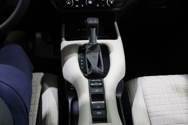 New 2027 Platinum White Pearl Honda LX AWD image 22